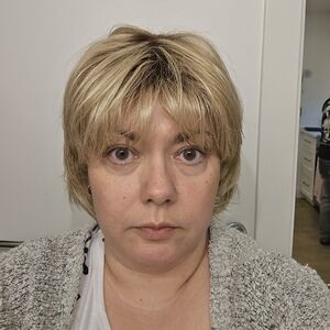 Chic Blonde Bob Cut Wig with Natural Layering